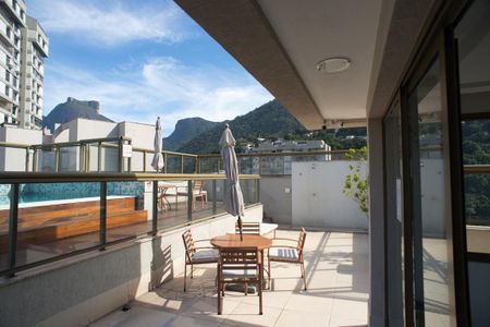 Apartamento à venda com 80m², 2 quartos e 1 vaga Apartamento à venda com 80m², 2 quartos e 1 vagaÁrea Comum - Piscina