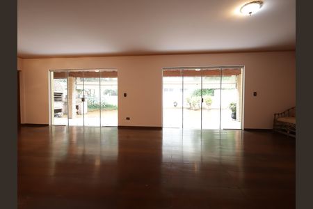 Casa para alugar com 361m², 4 quartos e 4 vagasSala