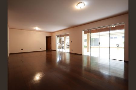 Casa para alugar com 361m², 4 quartos e 4 vagasSala