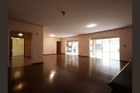 Casa para alugar com 361m², 4 quartos e 4 vagasSala