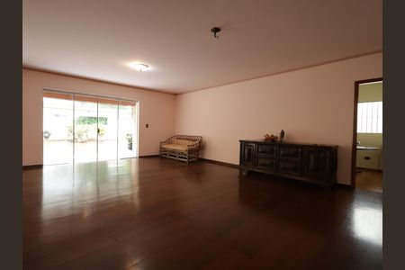 Casa para alugar com 361m², 4 quartos e 4 vagasSala