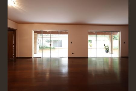 Casa para alugar com 361m², 4 quartos e 4 vagasSala
