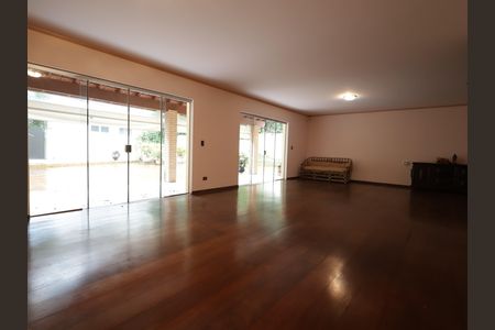 Casa para alugar com 361m², 4 quartos e 4 vagasSala