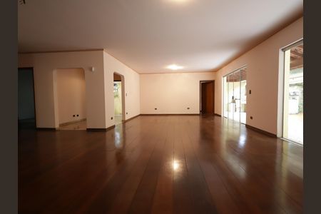 Sala de casa para alugar com 4 quartos, 361m² em Jardim Guedala, São Paulo