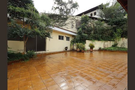 Casa para alugar com 361m², 4 quartos e 4 vagasQuintal