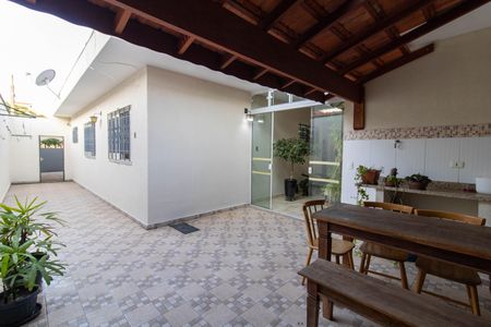 Casa para alugar com 295m², 3 quartos e 4 vagas Casa para alugar com 295m², 3 quartos e 4 vagasQuintal
