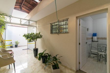 Casa para alugar com 295m², 3 quartos e 4 vagas Casa para alugar com 295m², 3 quartos e 4 vagasArea Externa