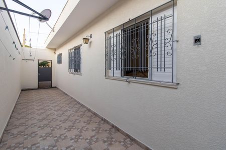 Casa para alugar com 295m², 3 quartos e 4 vagas Casa para alugar com 295m², 3 quartos e 4 vagasCorredor Lateral