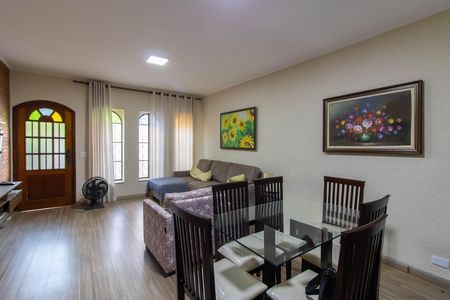 Casa para alugar com 295m², 3 quartos e 4 vagas Casa para alugar com 295m², 3 quartos e 4 vagasSala