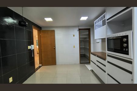 Casa de condomínio à venda com 380m², 5 quartos e 1 vaga