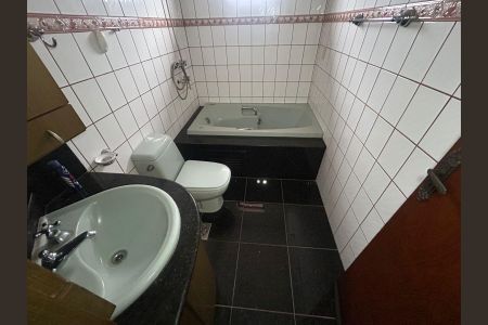 Apartamento para alugar com 140m², 3 quartos e sem vagaBanheiro da Suíte