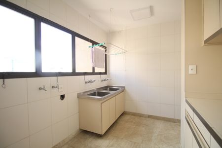 Apartamento para alugar com 263m², 3 quartos e 3 vagasÁrea de Serviço