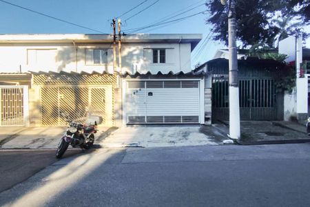 Casa para alugar com 90m², 2 quartos e 1 vaga Casa para alugar com 90m², 2 quartos e 1 vagaFachada