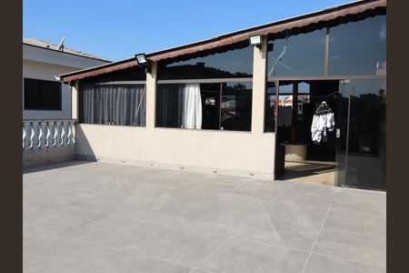 Casa à venda com 280m², 3 quartos e 12 vagasVaranda