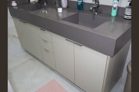 Casa à venda com 280m², 3 quartos e 12 vagasBanheiro da Suíte