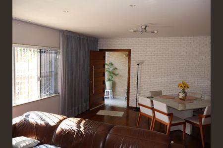 Sala de casa à venda com 3 quartos, 280m² em Jardim Piqueroby, São Paulo