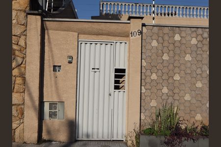 Casa à venda com 280m², 3 quartos e 12 vagasFachada e portão