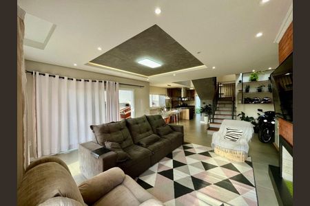 Casa de condomínio para alugar com 211m², 4 quartos e 4 vagas Casa de condomínio para alugar com 211m², 4 quartos e 4 vagasSala