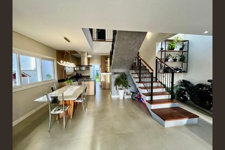 Casa de condomínio para alugar com 211m², 4 quartos e 4 vagas Casa de condomínio para alugar com 211m², 4 quartos e 4 vagasSala