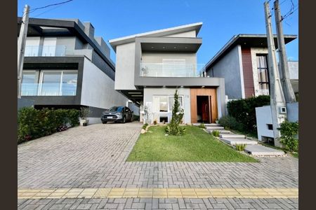 Casa de condomínio para alugar com 211m², 4 quartos e 4 vagas