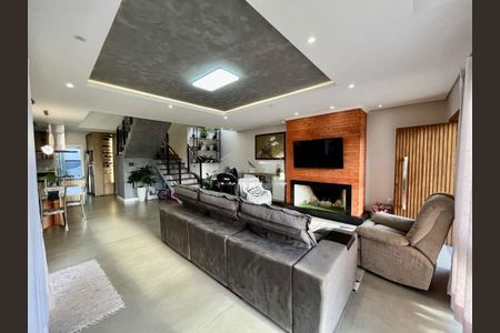 Casa de condomínio para alugar com 211m², 4 quartos e 4 vagas Casa de condomínio para alugar com 211m², 4 quartos e 4 vagasSala