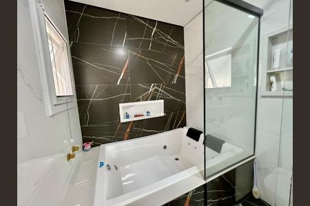 Casa de condomínio para alugar com 211m², 4 quartos e 4 vagas Casa de condomínio para alugar com 211m², 4 quartos e 4 vagasBanheiro 2