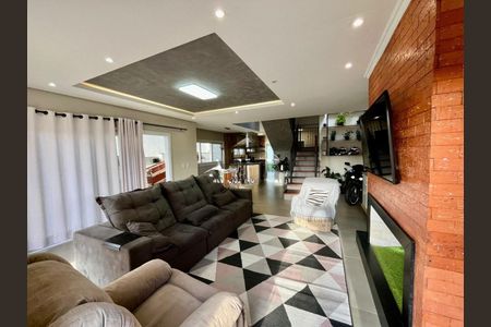 Casa de condomínio para alugar com 211m², 4 quartos e 4 vagas Casa de condomínio para alugar com 211m², 4 quartos e 4 vagasSala