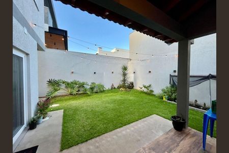 Casa de condomínio para alugar com 211m², 4 quartos e 4 vagas