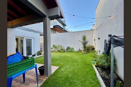 Casa de condomínio para alugar com 211m², 4 quartos e 4 vagas