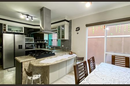 Casa à venda com 180m², 4 quartos e 2 vagasCozinha 