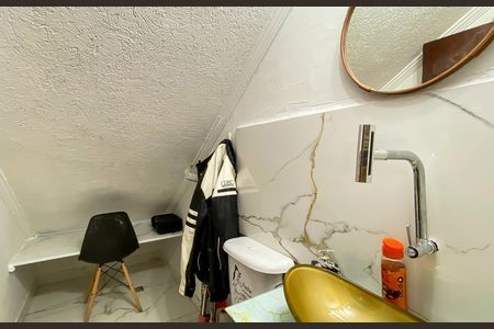 Casa à venda com 180m², 4 quartos e 2 vagasBanheiro 