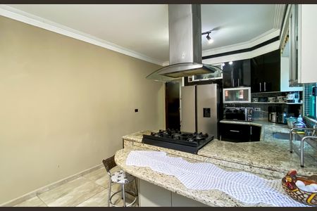 Casa à venda com 180m², 4 quartos e 2 vagasCozinha 