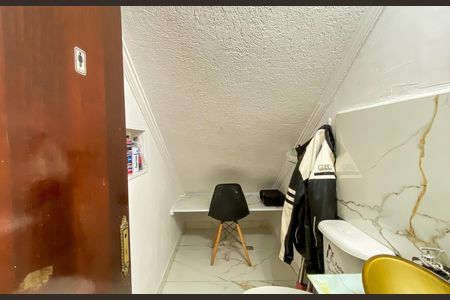 Casa à venda com 180m², 4 quartos e 2 vagasBanheiro 