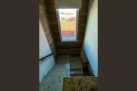 Casa à venda com 180m², 4 quartos e 2 vagasEscada 