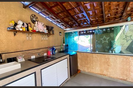 Casa à venda com 180m², 4 quartos e 2 vagasÁrea de Serviço