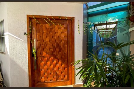Casa à venda com 180m², 4 quartos e 2 vagasEntrada 