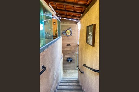 Casa à venda com 180m², 4 quartos e 2 vagasEscada 