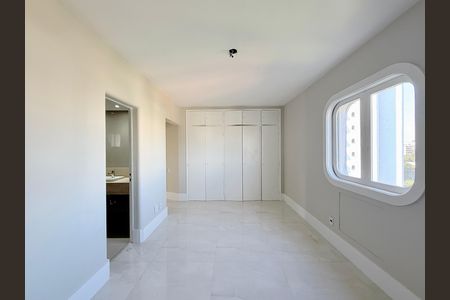 Apartamento à venda com 207m², 3 quartos e 2 vagas Apartamento à venda com 207m², 3 quartos e 2 vagasSuíte 1