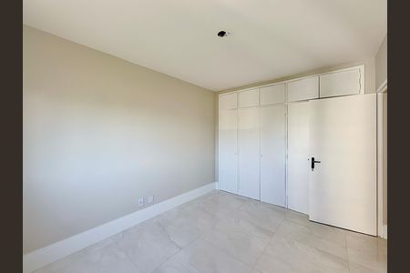 Apartamento à venda com 207m², 3 quartos e 2 vagas Apartamento à venda com 207m², 3 quartos e 2 vagasSuíte 2