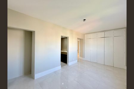 Apartamento à venda com 207m², 3 quartos e 2 vagas Apartamento à venda com 207m², 3 quartos e 2 vagasSuíte 1
