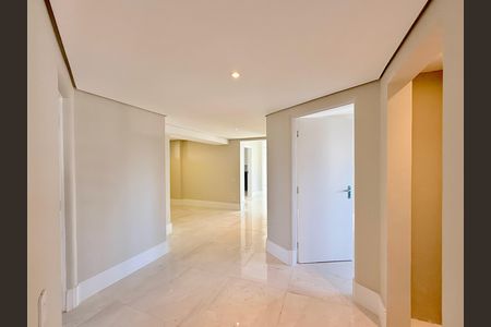 Apartamento à venda com 207m², 3 quartos e 2 vagas Apartamento à venda com 207m², 3 quartos e 2 vagasCorredor