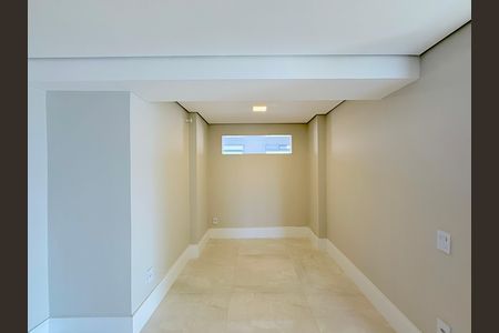 Apartamento à venda com 207m², 3 quartos e 2 vagas Apartamento à venda com 207m², 3 quartos e 2 vagasEscritório