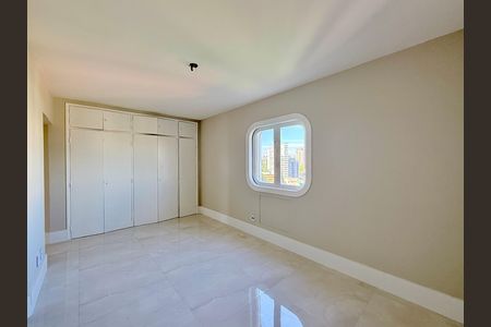Apartamento à venda com 207m², 3 quartos e 2 vagas Apartamento à venda com 207m², 3 quartos e 2 vagasSuíte 1