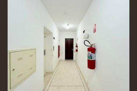 Apartamento à venda com 207m², 3 quartos e 2 vagas Apartamento à venda com 207m², 3 quartos e 2 vagasHall Serviço Apartamento