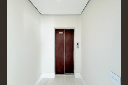 Apartamento à venda com 207m², 3 quartos e 2 vagas Apartamento à venda com 207m², 3 quartos e 2 vagasHall Social Apartamento