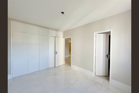Apartamento à venda com 207m², 3 quartos e 2 vagas Apartamento à venda com 207m², 3 quartos e 2 vagasSuíte 2