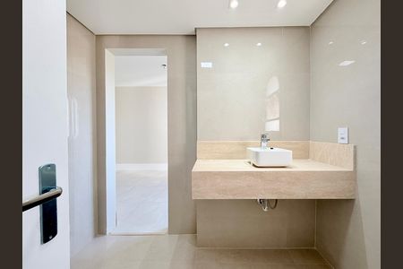 Apartamento à venda com 207m², 3 quartos e 2 vagas Apartamento à venda com 207m², 3 quartos e 2 vagasBanheiro Suíte 2 e 3