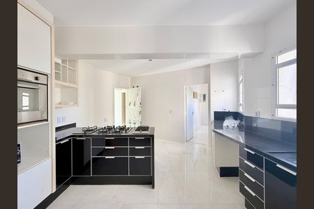 Apartamento à venda com 207m², 3 quartos e 2 vagas Apartamento à venda com 207m², 3 quartos e 2 vagasCozinha
