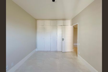 Apartamento à venda com 207m², 3 quartos e 2 vagas Apartamento à venda com 207m², 3 quartos e 2 vagasSuíte 2