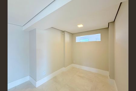 Apartamento à venda com 207m², 3 quartos e 2 vagas Apartamento à venda com 207m², 3 quartos e 2 vagasEscritório